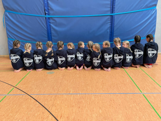 Kunstturnriege weiblich Herbstwettkämpfe 2025 im Neuem Look Bild der Kunstturnriege weiblich Herbstwettkämpfe 2025 im Neuem Look