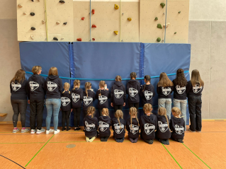 Kunstturnriege weiblich incl. Übungsleiterinnen Herbstwettkämpfe 2025 im Neuem Look Bild der Kunstturnriege weiblich incl. Übungsleiterinnen Herbstwettkämpfe 2025 im Neuem Look